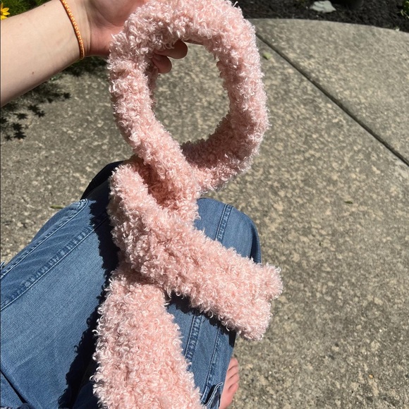 Crochet pink fuzzy scarf!! - Picture 3 of 6